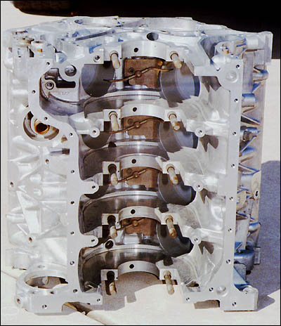 V8eng2.jpg (53905 bytes)