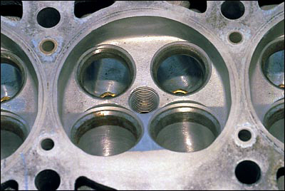 V8head1.jpg (35059 bytes)